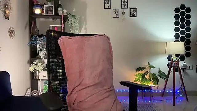 Snapshot of roseofvenom chatting on December 2025 06:02:01 PM roseofvenom online show from December 2025 06:02:01 PM