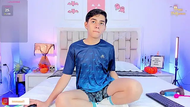 Snapshot of Maxi_little chatting on October 2025 09:04:02 PM Maxi little online show from October 2025 09:04:02 PM