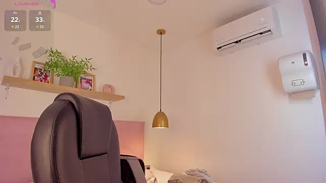 Snapshot of violeta_candyy_ chatting on June 2026 10:47:01 PM violeta candyy online show from June 2026 10:47:01 PM
