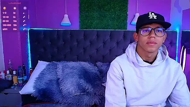 Snapshot of RyanPricee chatting on February 2026 04:17:02 AM RyanPricee online show from February 2026 04:17:02 AM