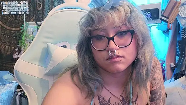 Snapshot of deluxxxeblu chatting on January 2026 01:55:02 AM deluxxxeblu online show from January 2026 01:55:02 AM