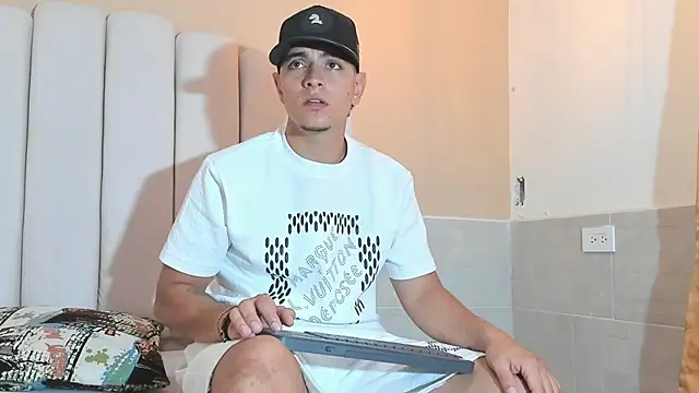 DAVID VICTORIAA online show from January 2025 06:49:02 PM