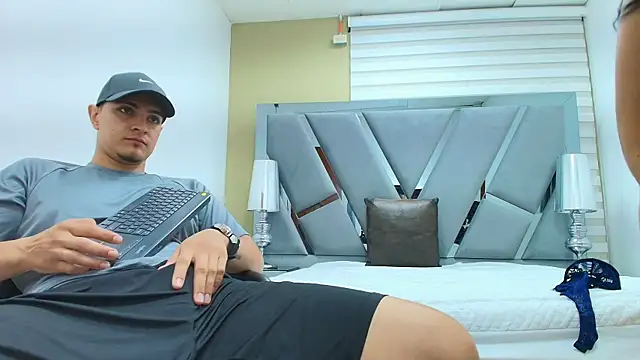 DAVID VICTORIAA online show from May 2026 01:05:02 PM