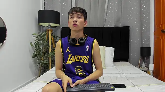 Snapshot of Brian-Ausslos chatting on January 2025 04:58:02 AM Brian-Ausslos online show from January 2025 04:58:02 AM