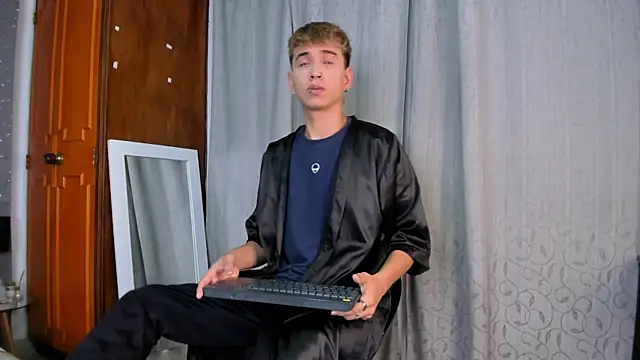 Snapshot of Brian-Ausslos chatting on January 2025 04:37:02 AM Brian-Ausslos online show from January 2025 04:37:02 AM