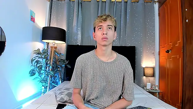 Snapshot of Brian-Ausslos chatting on February 2025 04:33:01 AM Brian-Ausslos online show from February 2025 04:33:01 AM