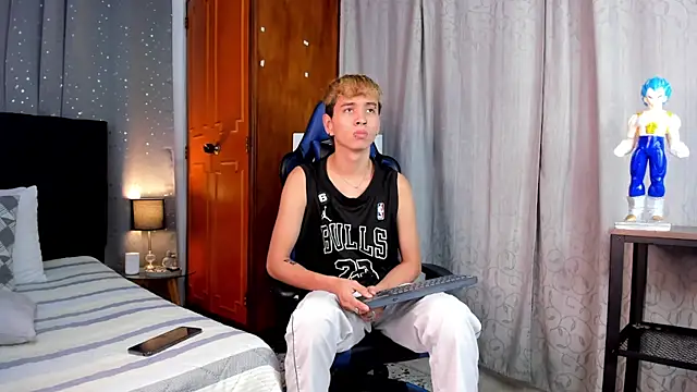 Snapshot of Brian-Ausslos chatting on February 2025 01:06:01 PM Brian-Ausslos online show from February 2025 01:06:01 PM