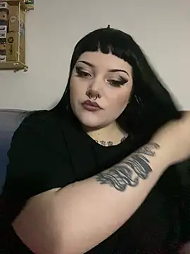 Snapshot of Gothicsiren chatting on January 2025 06:21:01 PM Gothicsiren online show from January 2025 06:21:01 PM