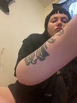 Snapshot of Gothicsiren chatting on February 2025 02:48:01 PM Gothicsiren online show from February 2025 02:48:01 PM