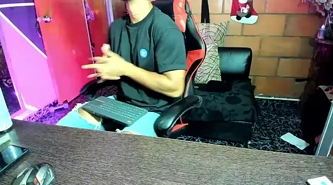 Adam Valenciia online show from February 2025 05:32:01 AM