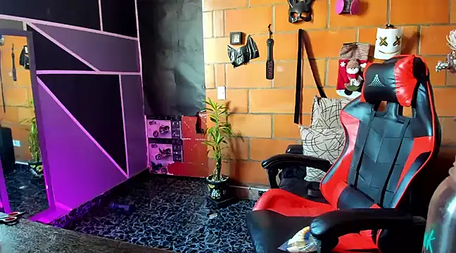 Adam Valenciia online show from February 2025 03:39:01 PM