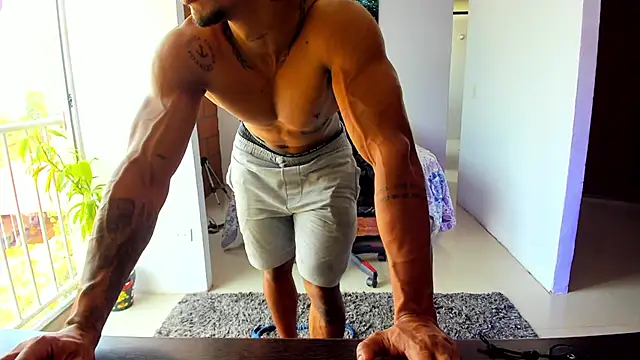 Adam Valenciia online show from September 2025 04:21:02 PM