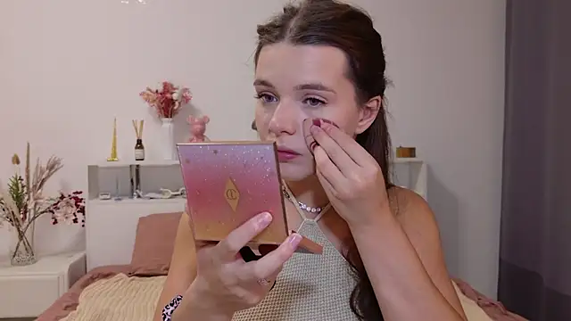 Snapshot of Nellie_Medina chatting on September 2025 07:17:01 PM Nellie Medina online show from September 2025 07:17:01 PM