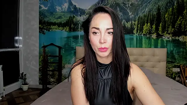 Monica Weiss online show from March 2025 06:01:01 PM