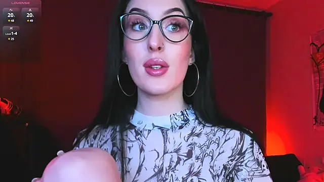 Snapshot of Miss_Alice__ chatting on March 2025 10:30:02 PM Miss Alice online show from March 2025 10:30:02 PM