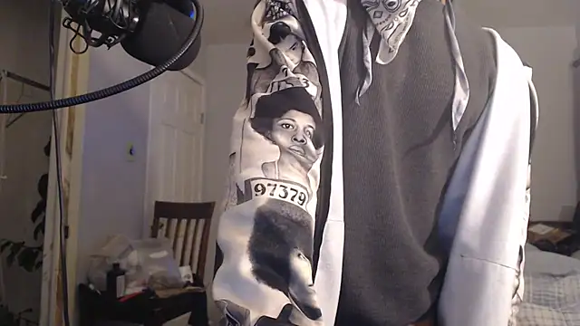 Snapshot of dominatingblacklove chatting on February 2025 07:48:01 AM dominatingblacklove online show from February 2025 07:48:01 AM