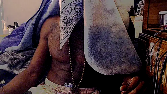 Snapshot of dominatingblacklove chatting on October 2025 09:37:01 AM dominatingblacklove online show from October 2025 09:37:01 AM