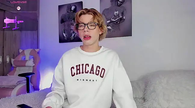 Henophiid online show from February 2025 10:50:02 AM