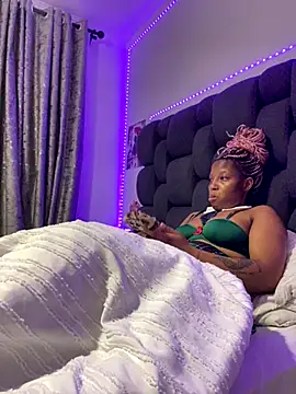 Snapshot of Thando04 chatting on November 2025 02:21:01 AM Thando04 online show from November 2025 02:21:01 AM