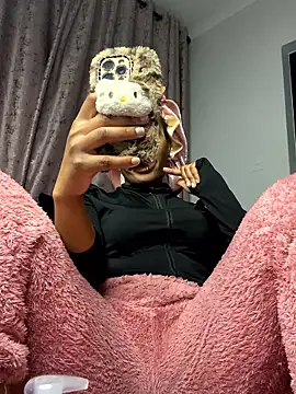 Snapshot of Thando04 chatting on November 2025 05:55:02 PM Thando04 online show from November 2025 05:55:02 PM