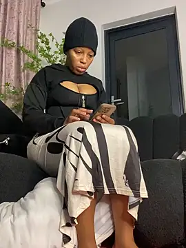 Snapshot of Thando04 chatting on December 2025 07:43:01 PM Thando04 online show from December 2025 07:43:01 PM