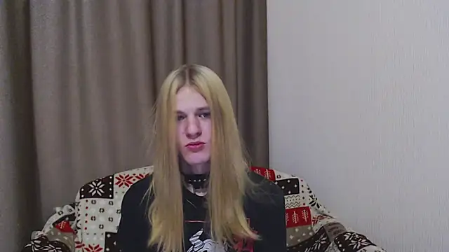 Snapshot of blaire__18 chatting on December 2024 08:15:02 AM blaire 18 online show from December 2024 08:15:02 AM