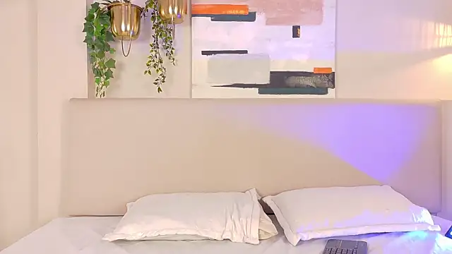 Snapshot of NaomiKlarc chatting on November 2025 04:24:01 AM NaomiKlarc online show from November 2025 04:24:01 AM