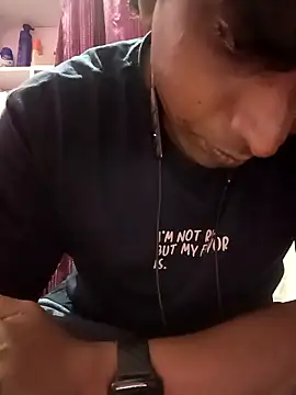 Snapshot of Remo0 chatting on October 2025 03:54:01 PM Remo0 online show from October 2025 03:54:01 PM