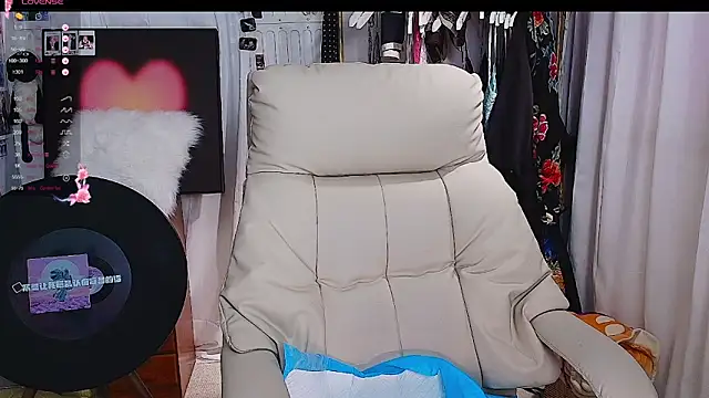 xiaotiantian-76 online show from December 2025 02:19:01 AM