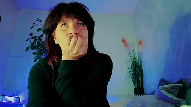 Snapshot of roxyyyrose chatting on November 2025 08:40:02 PM roxyyyrose online show from November 2025 08:40:02 PM