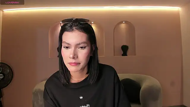 NiaSalvatore online show from September 2025 07:16:01 PM