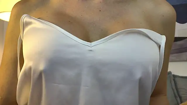 Snapshot of karina_warthon chatting on March 2025 12:15:01 AM karina warthon online show from March 2025 12:15:01 AM