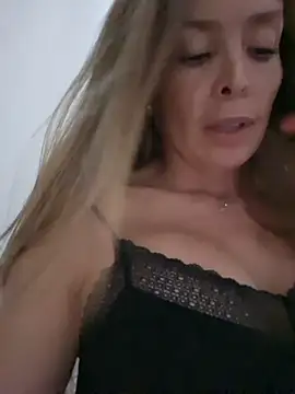 karina warthon online show from November 2025 05:35:01 PM