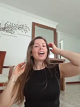 Snapshot of karina_warthon chatting on May 2026 05:39:01 PM karina warthon online show from May 2026 05:39:01 PM