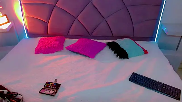 Carolaine01 online show from October 2025 09:03:02 PM