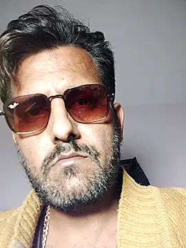 Snapshot of MAGNETICDADDY8 chatting on November 2025 05:50:01 AM MAGNETICDADDY8 online show from November 2025 05:50:01 AM