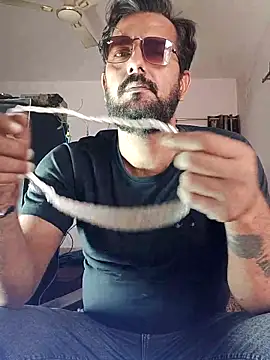 Snapshot of MAGNETICDADDY8 chatting on December 2025 09:25:01 AM MAGNETICDADDY8 online show from December 2025 09:25:01 AM