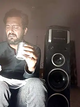 Snapshot of MAGNETICDADDY8 chatting on December 2025 12:43:01 PM MAGNETICDADDY8 online show from December 2025 12:43:01 PM