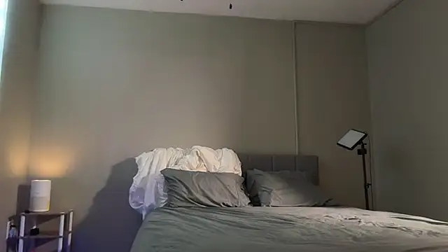 Snapshot of stormyyywinter chatting on April 2026 12:00:02 PM stormyyywinter online show from April 2026 12:00:02 PM