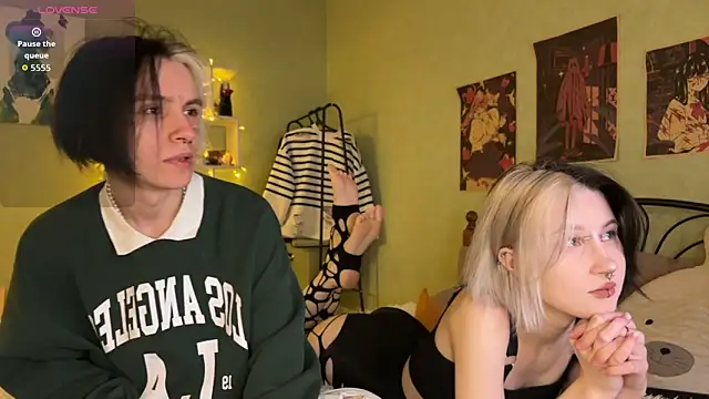 Snapshot of VeryRare_TwinS chatting on October 2025 11:13:02 PM VeryRare TwinS online show from October 2025 11:13:02 PM