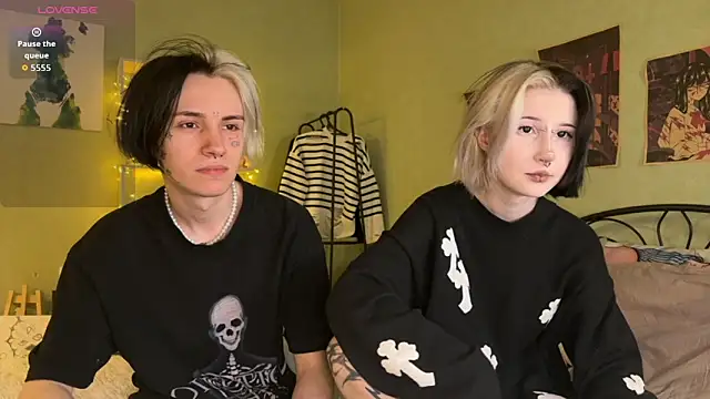 Snapshot of VeryRare_TwinS chatting on October 2025 09:47:02 PM VeryRare TwinS online show from October 2025 09:47:02 PM