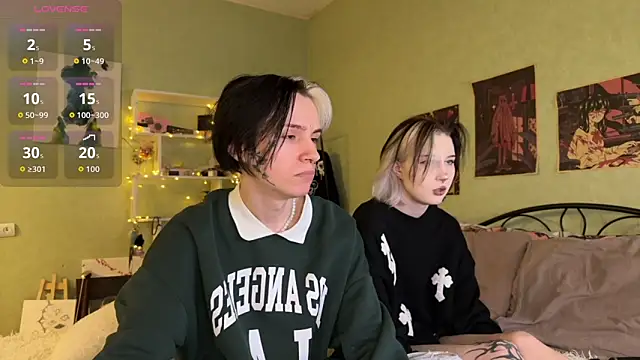 Snapshot of VeryRare_TwinS chatting on October 2025 02:33:01 AM VeryRare TwinS online show from October 2025 02:33:01 AM