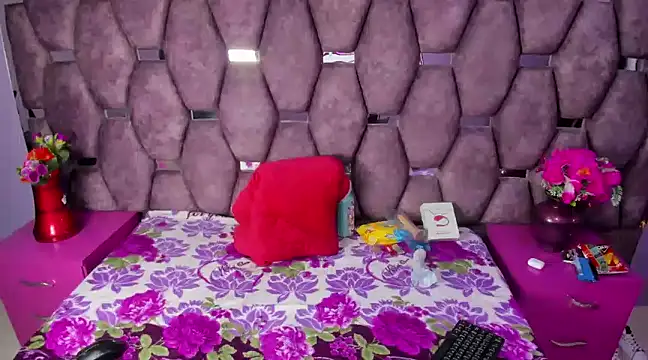 Snapshot of Sweets_Violeta18 chatting on February 2025 02:16:02 AM Sweets Violeta18 online show from February 2025 02:16:02 AM