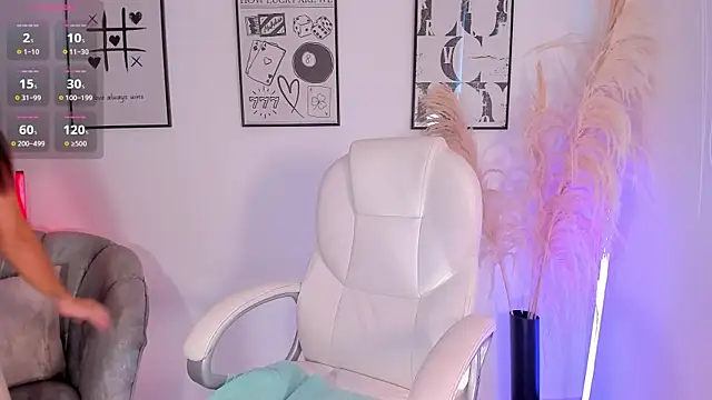 NiiaEvanss online show from October 2025 01:42:02 PM