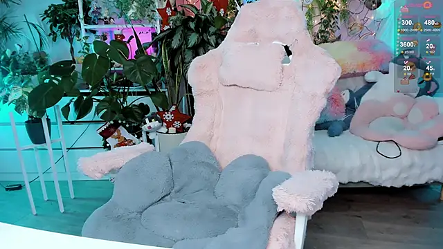 Snapshot of cutelittlepuff chatting on January 2025 11:33:01 PM cutelittlepuff online show from January 2025 11:33:01 PM