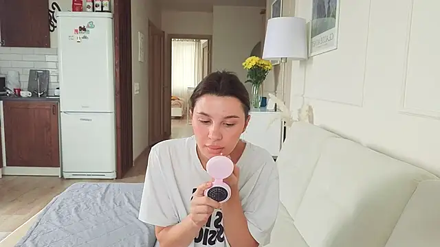 KristineEsme online show from April 2026 05:19:01 AM