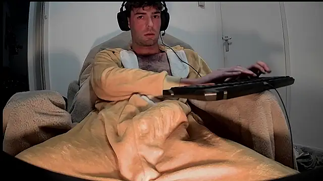 Snapshot of onesieboyx chatting on January 2025 09:25:02 PM onesieboyx online show from January 2025 09:25:02 PM