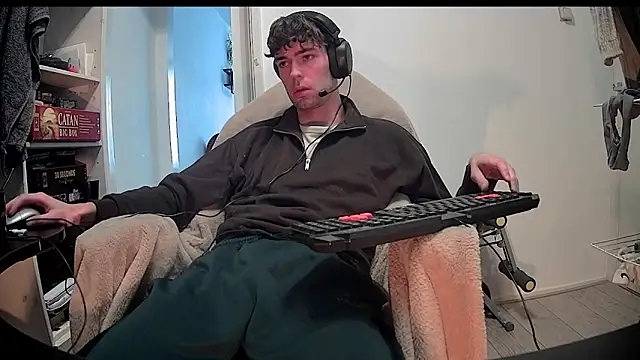 Snapshot of onesieboyx chatting on January 2025 10:20:02 AM onesieboyx online show from January 2025 10:20:02 AM