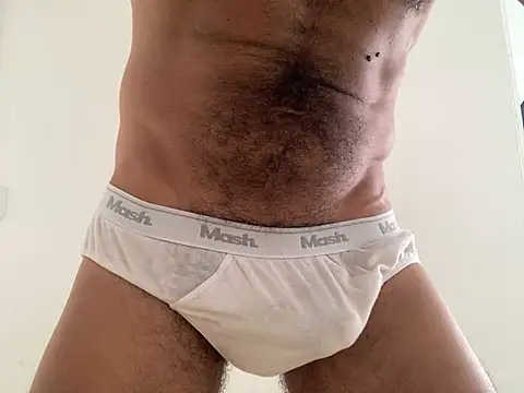 JoaoLenhador online show from March 2025 07:28:01 PM