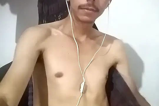 Snapshot of MagrinhoSaradoo chatting on February 2025 04:15:02 AM MagrinhoSaradoo online show from February 2025 04:15:02 AM